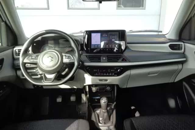Suzuki Swift (2025) thumbnail 4