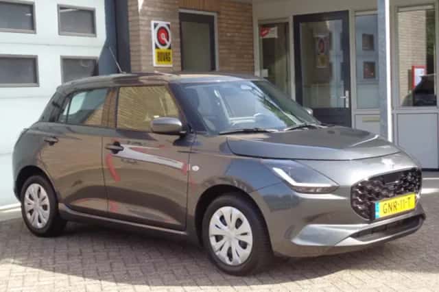 Suzuki Swift (2024) thumbnail 3