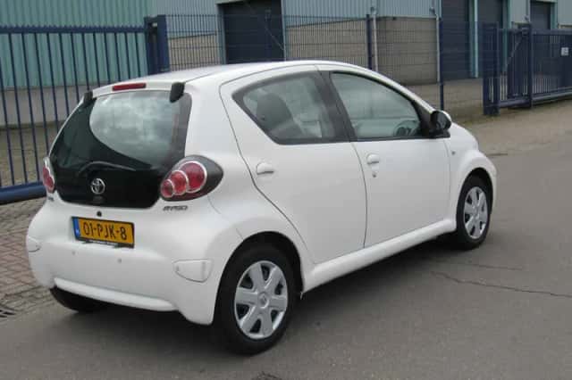 Toyota Aygo (2011) thumbnail 3