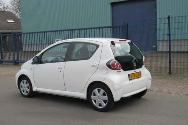 Toyota Aygo (2011) thumbnail 5
