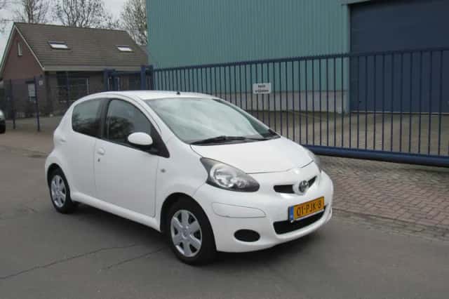 Toyota Aygo (2011) thumbnail 1