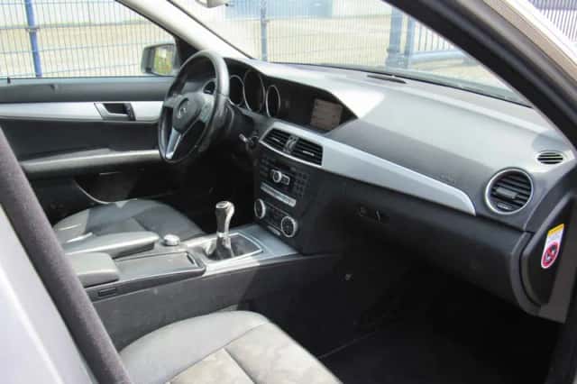 Mercedes-Benz C-Klasse (2011) thumbnail 3