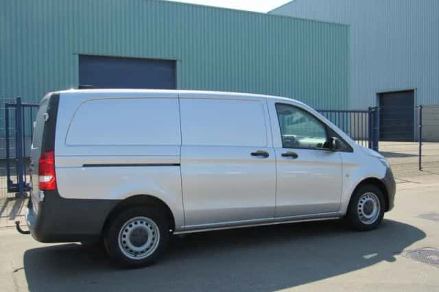 Mercedes-Benz Vito (2022) thumbnail 3