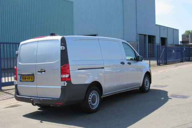 Mercedes-Benz Vito (2022) thumbnail 2