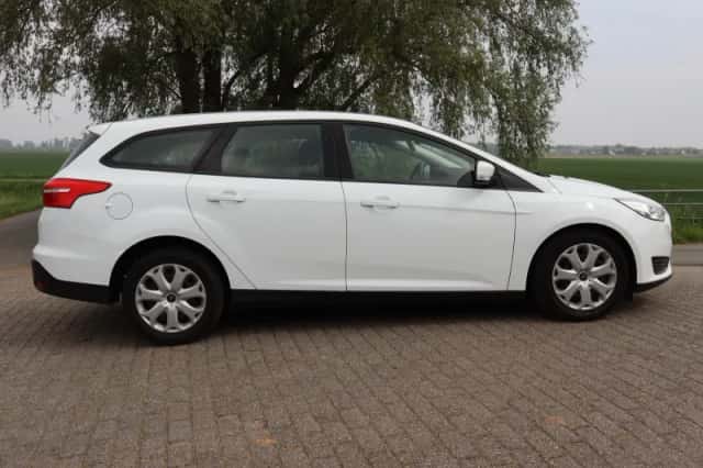 Ford Focus (2017) thumbnail 2