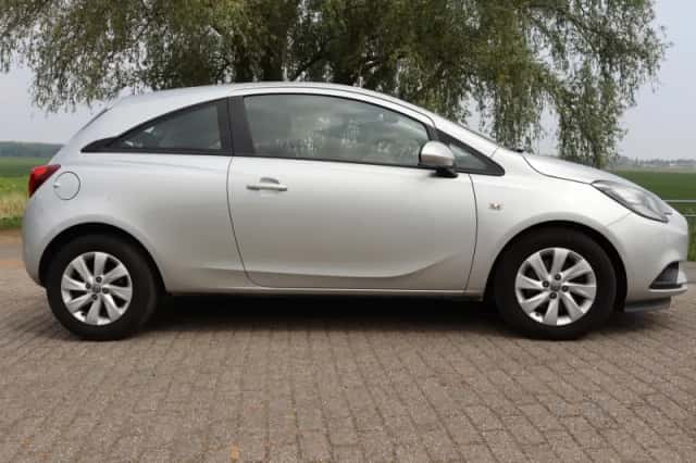 Opel Corsa (2015) thumbnail 2