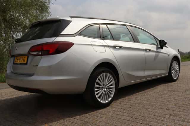 Opel Astra (2018) thumbnail 3