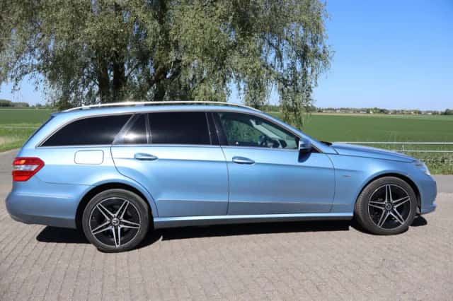 Mercedes-Benz E-Klasse (2011) thumbnail 2