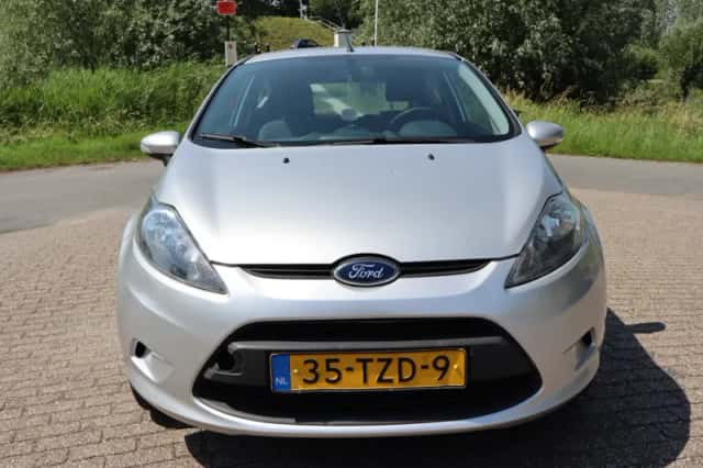 Ford Fiesta (2012) thumbnail 2