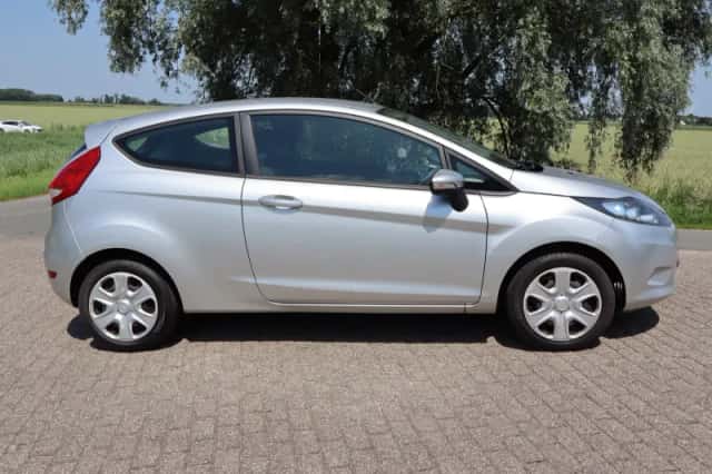 Ford Fiesta (2012) thumbnail 4