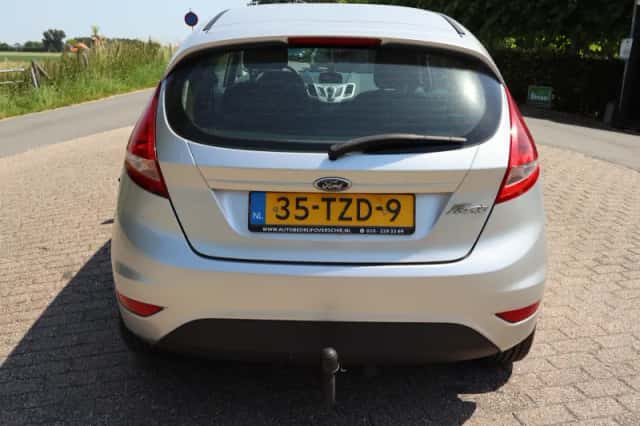 Ford Fiesta (2012) thumbnail 6