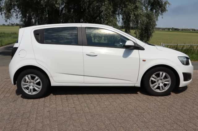 Chevrolet Aveo (2011) thumbnail 2