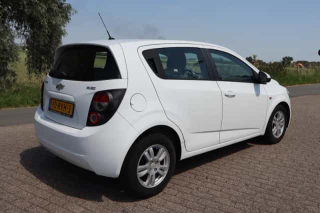 Chevrolet Aveo (2011) thumbnail 3