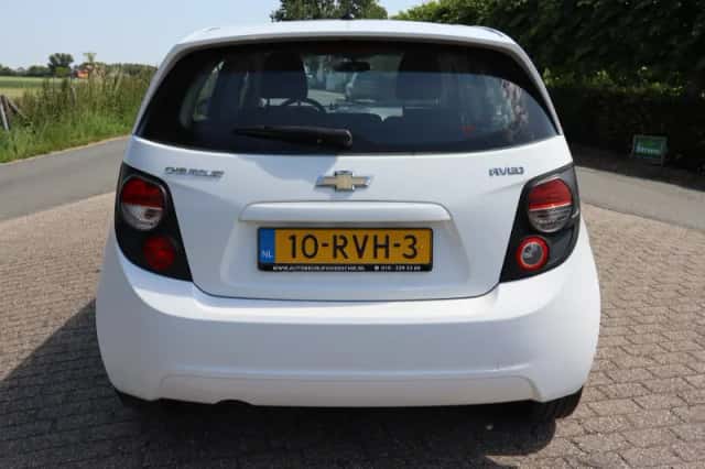Chevrolet Aveo (2011) thumbnail 4