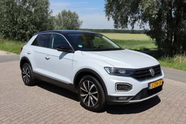 Volkswagen T-Roc (2018) thumbnail 1