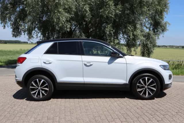 Volkswagen T-Roc (2018) thumbnail 2