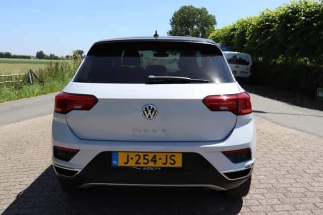 Volkswagen T-Roc (2018) thumbnail 4