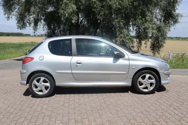 Peugeot 206 (2003) thumbnail 2