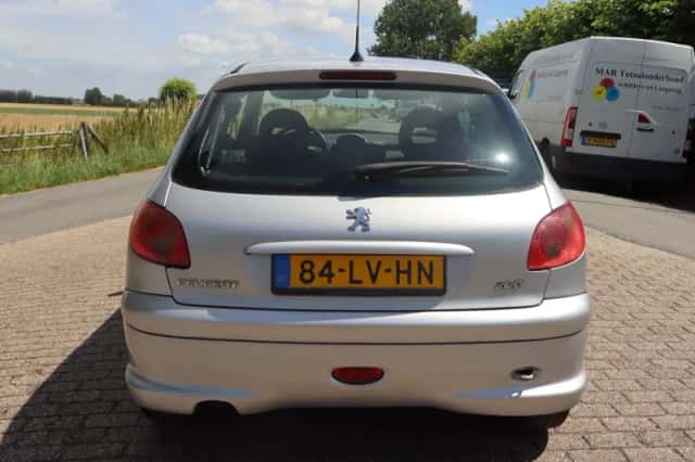 Peugeot 206 (2003) thumbnail 4