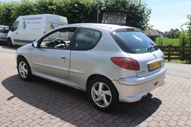 Peugeot 206 (2003) thumbnail 6
