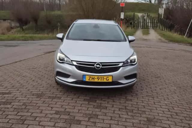 Opel Astra (2018) thumbnail 2