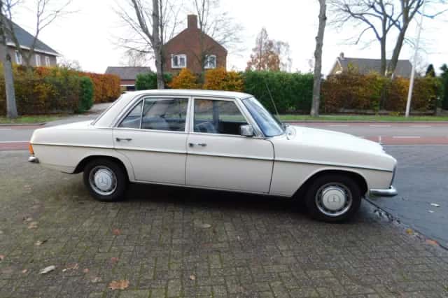 Mercedes-Benz 200-Serie (1972) thumbnail 1