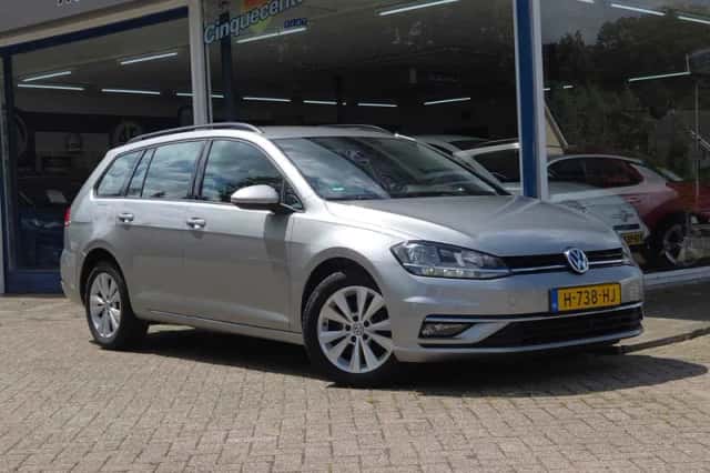 Volkswagen Golf (2020) thumbnail 2