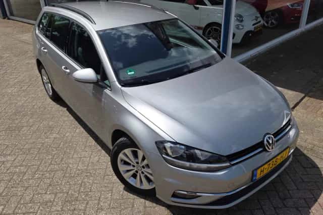 Volkswagen Golf (2020) thumbnail 4