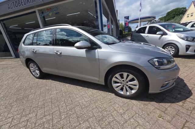 Volkswagen Golf (2020) thumbnail 5