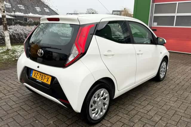 Toyota Aygo (2019) thumbnail 3