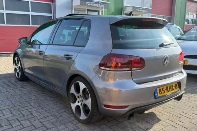 Volkswagen Golf (2009) thumbnail 2