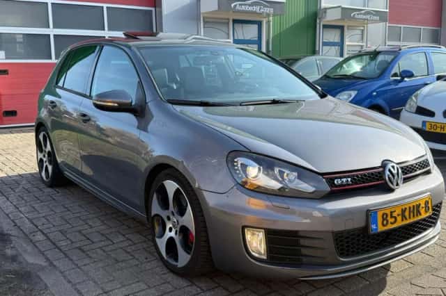 Volkswagen Golf (2009) thumbnail 4