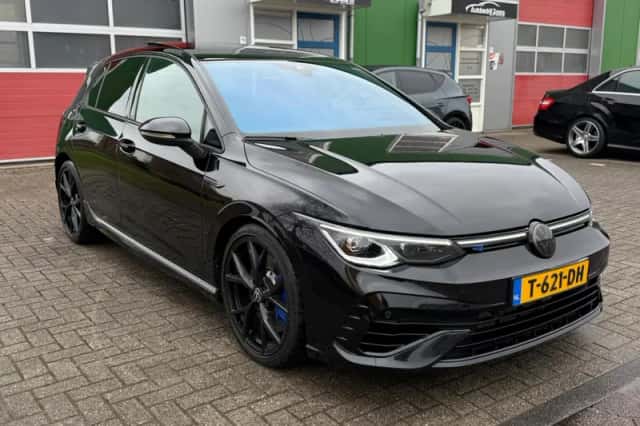 Volkswagen Golf (2022) thumbnail 2