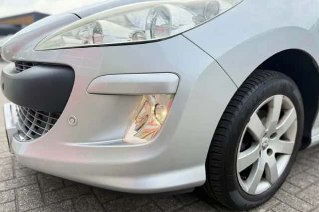 Peugeot 308 (2011) thumbnail 4