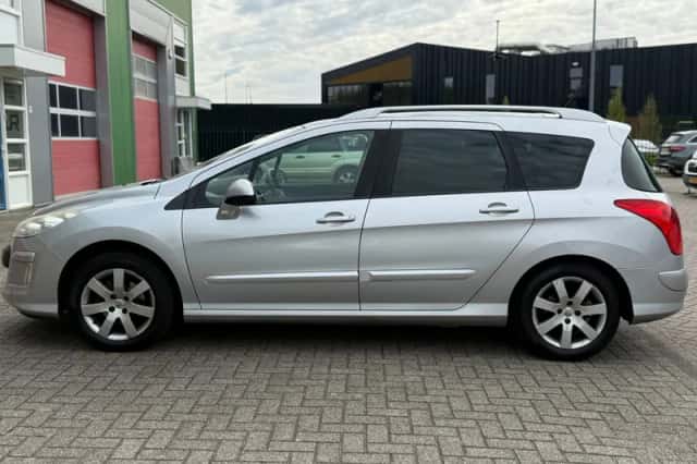 Peugeot 308 (2011) thumbnail 6