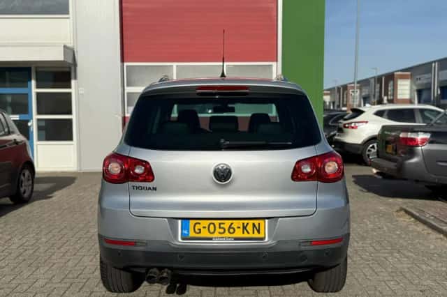 Volkswagen Tiguan (2010) thumbnail 5