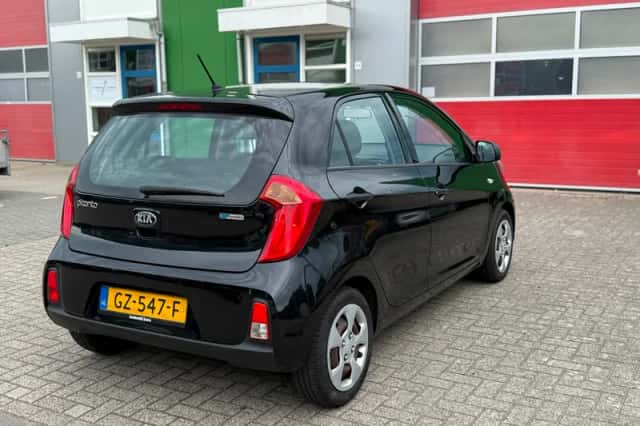 Kia Picanto (2016) thumbnail 6