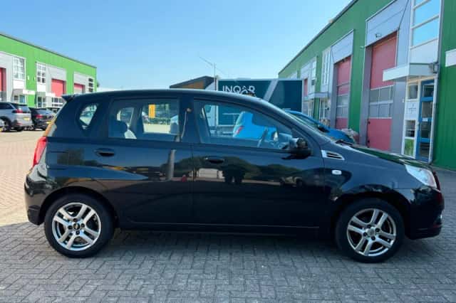 Chevrolet Aveo (2010) thumbnail 5