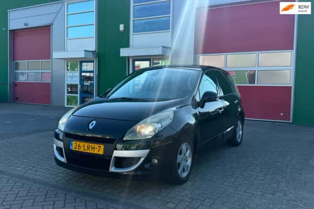 Renault Scénic (2010) thumbnail 1