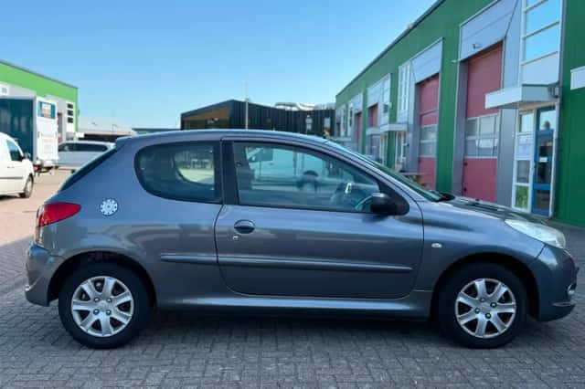Peugeot 206 (2010) thumbnail 4