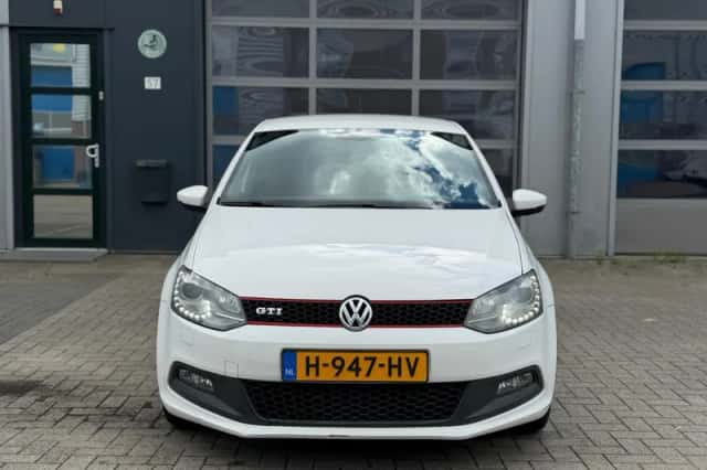 Volkswagen Polo (2011) thumbnail 2