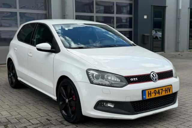 Volkswagen Polo (2011) thumbnail 3