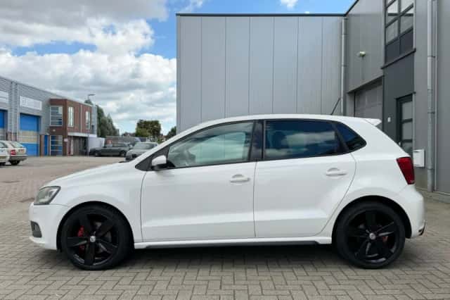 Volkswagen Polo (2011) thumbnail 6