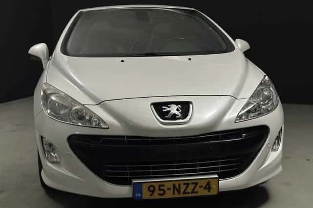 Peugeot 308 (2011) thumbnail 4