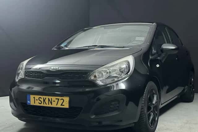 Kia Rio (2012) thumbnail 4