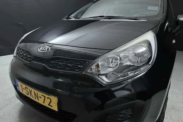 Kia Rio (2012) thumbnail 5