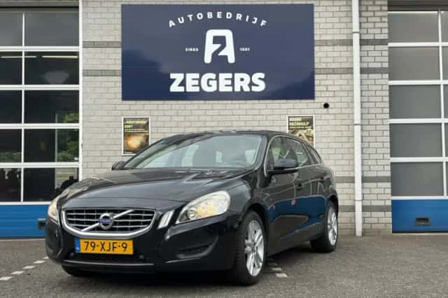 Volvo V60 (2012) thumbnail 1