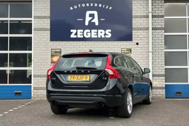Volvo V60 (2012) thumbnail 2