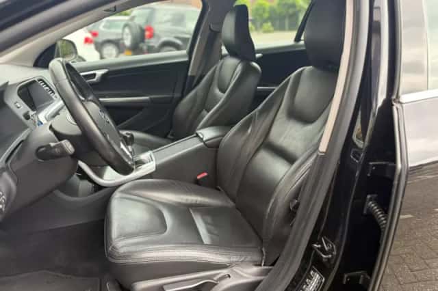 Volvo V60 (2012) thumbnail 4