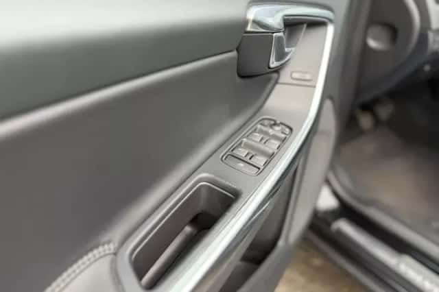 Volvo V60 (2012) thumbnail 5